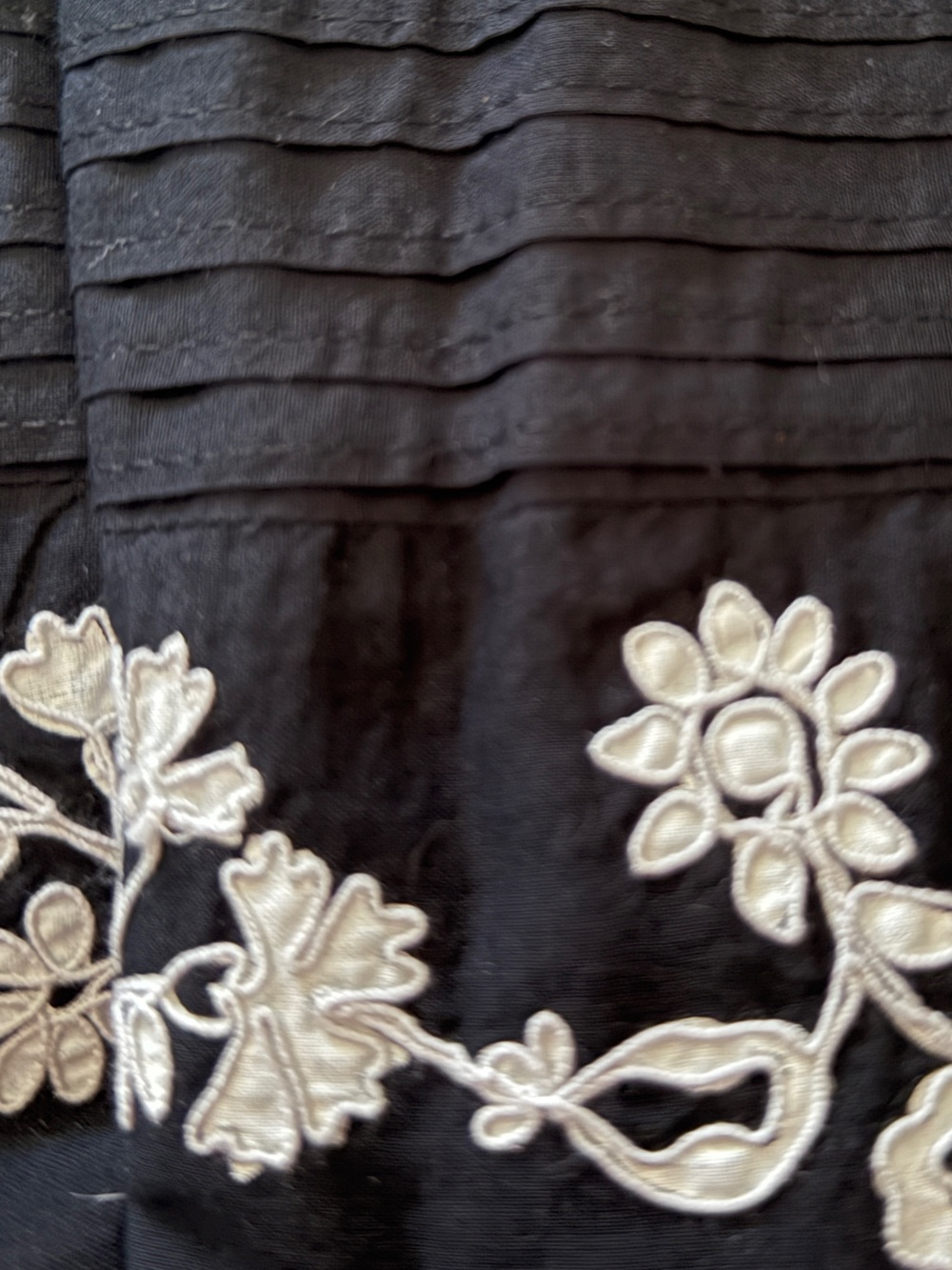 FARM Rio black tiered embroidered ruffle maxi skirt small NWT - Picture 4 of 9
